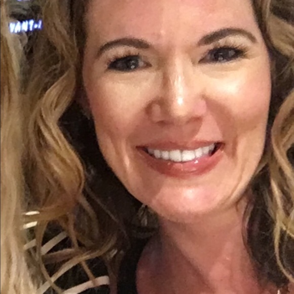 Meet your Posher, Stephanie - Picture 5 of 5